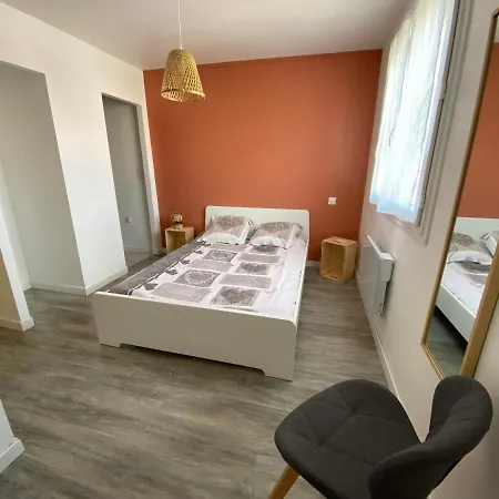 Holiday home Maison Joliment Renovee A 5 Minutes Du Futuroscope Chasseneuil-du-Poitou